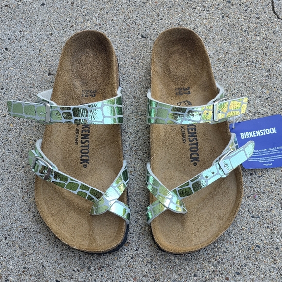 Birkenstock Sandals with  Green Metallic Finish and Arch Support Women Size 6 - Picture 1 of 11